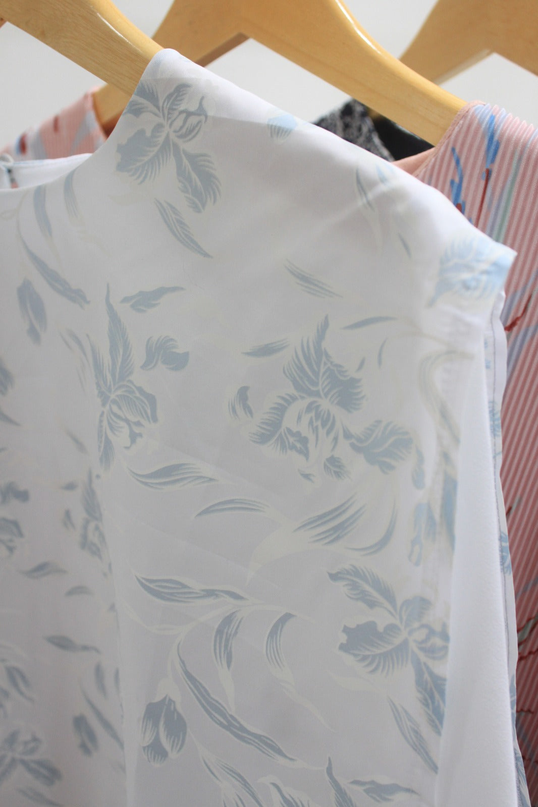 Shoulder Tops White Lily Pattern